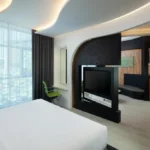 دکوراسیون داخلی اتاق Sky Premium با فضای نشیمن و نورپردازی طبیعی در هتل Al Khoory Sky Garden